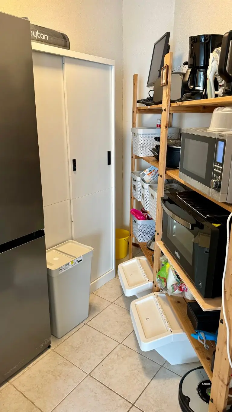 Abstellkammer und Vorratsraum.