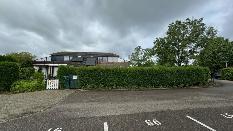 Kruimel's Huis vom Parkplatz aus gesehen.